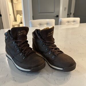 The North Face Brown Hiking Boots Durable Lace-Up Design